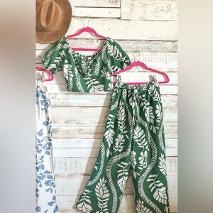 Green Tropical Two-Piece Set with White Leaf Print